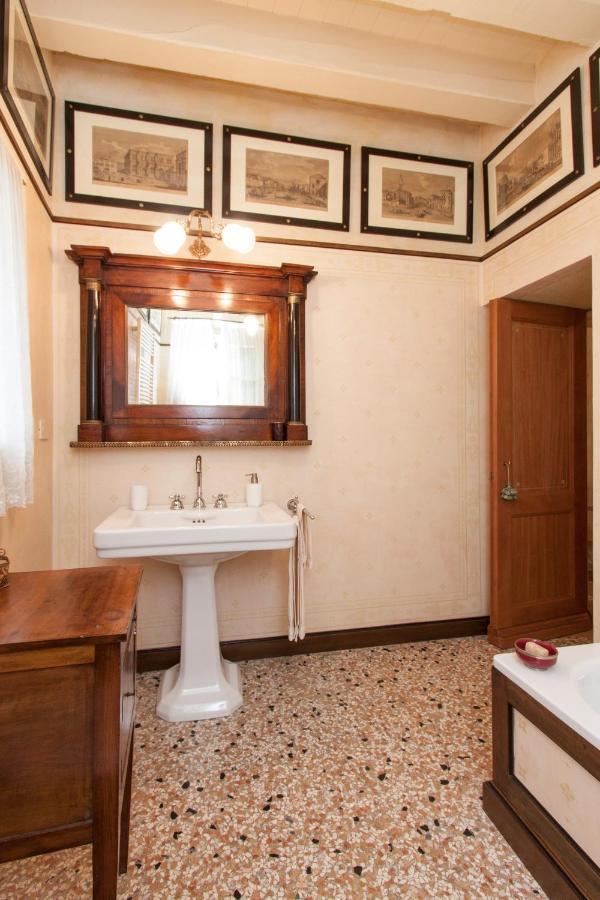 Explore From A Sophisticated Hideaway In San Polo Venetië
