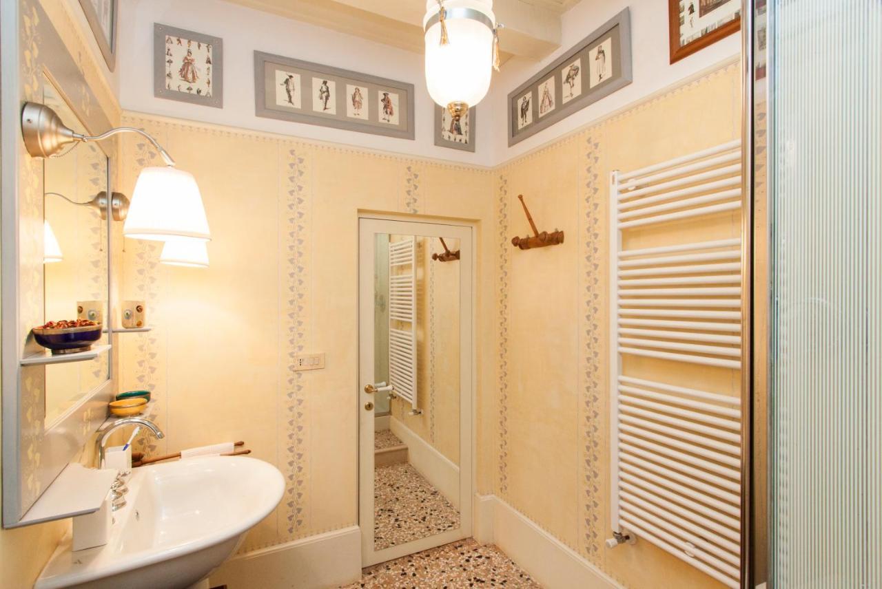 Explore From A Sophisticated Hideaway In San Polo * Venetië