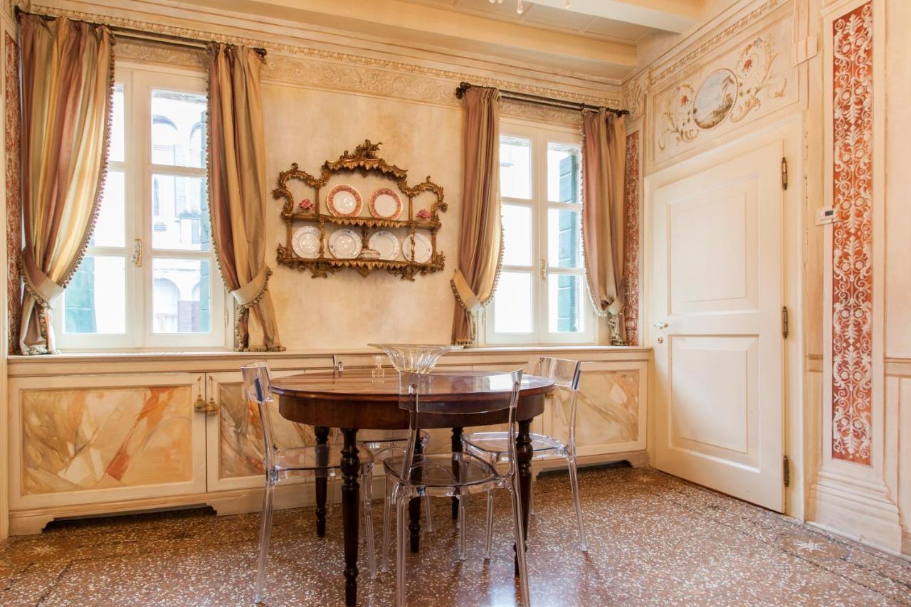 Explore From A Sophisticated Hideaway In San Polo Venetië