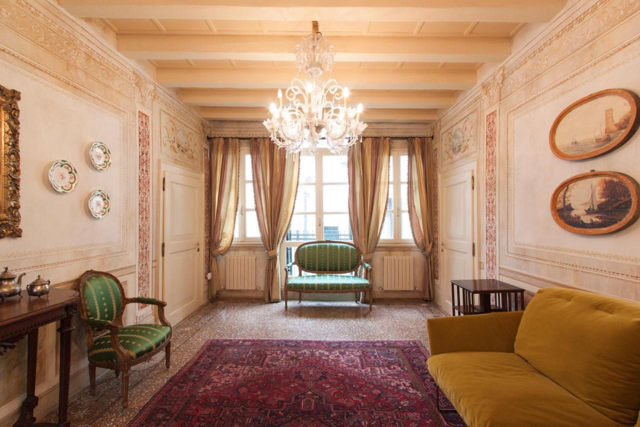 Explore From A Sophisticated Hideaway In San Polo Appartement Venetië